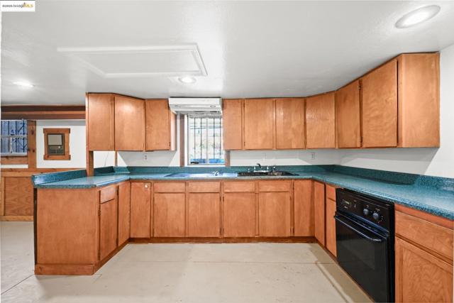 806 54Th St, Oakland CA: https://media.crmls.org/mediaz/eff22703-41b3-46c7-8031-0ded5cffb2d9.jpg