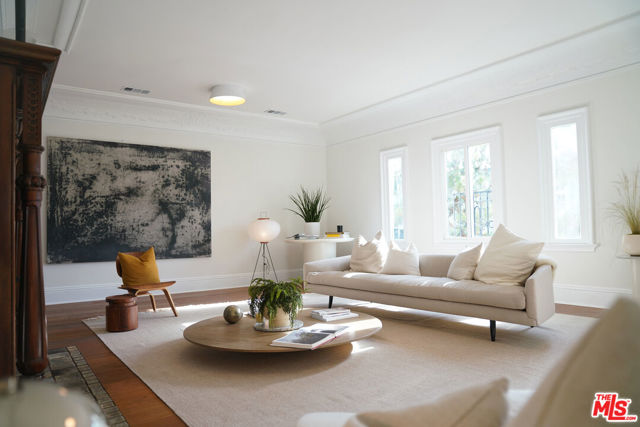 322 S Kingsley Drive, Los Angeles CA: https://media.crmls.org/mediaz/eff2388d-be46-4078-8d9c-8f8fed861045.jpg