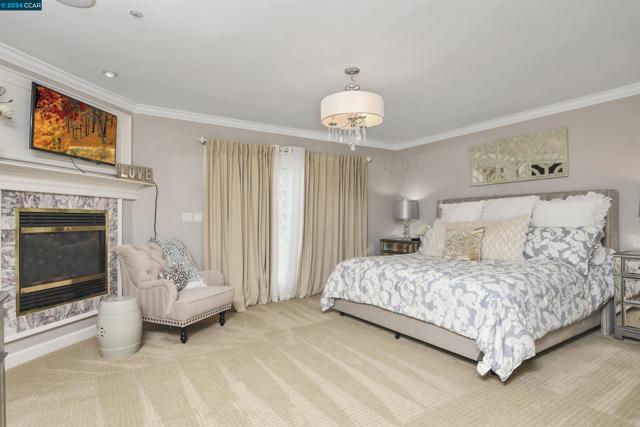 Image 13 of 32 For 226 Roundhill Pl
