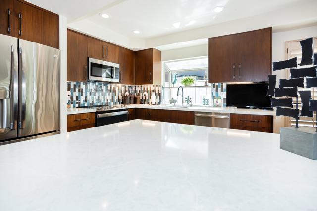 Detail Gallery Image 12 of 44 For 1554 via Brisa Del Lago, San Marcos,  CA 92078 - 3 Beds | 2 Baths