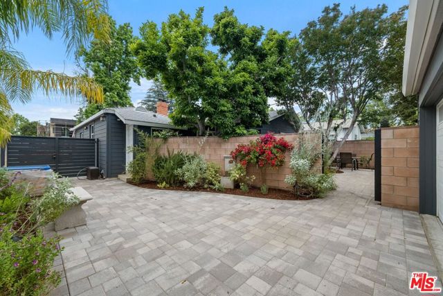 5346 Natick Avenue, Sherman Oaks CA: https://media.crmls.org/mediaz/eff29afc-2edb-41a2-8cf1-d706894afcda.jpg