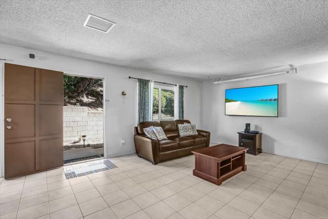 Detail Gallery Image 5 of 45 For 9908 Caminito Bolsa, San Diego,  CA 92129 - 3 Beds | 1/1 Baths