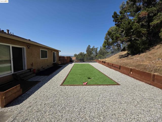 136 Evergreen Way, Vallejo CA: https://media.crmls.org/mediaz/eff35206-e4ac-40ba-95aa-a9810effb171.jpg