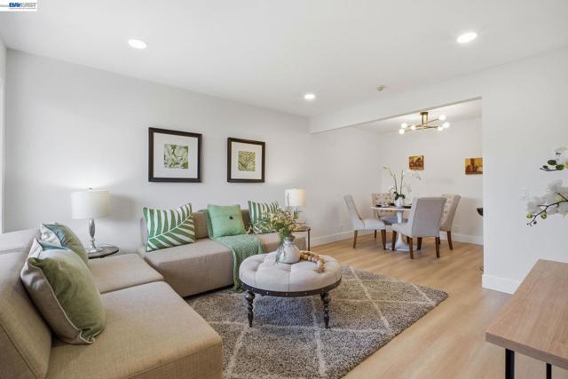 267 Famoso Plz, Union City CA: https://media.crmls.org/mediaz/eff3caa4-266f-41bd-917a-033a663849d8.jpg