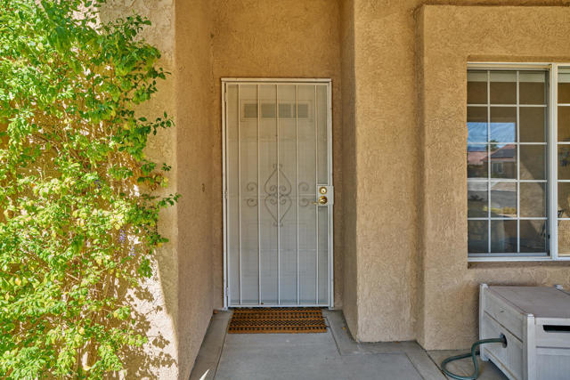 33853 Drifting Sands Circle, Thousand Palms CA: https://media.crmls.org/mediaz/eff3d980-905e-4a24-a20a-8edaac433e15.jpg