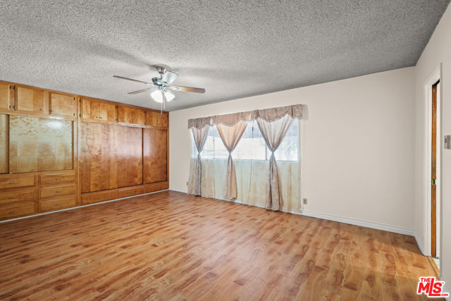2101 N Almadale Avenue, Los Angeles CA: https://media.crmls.org/mediaz/eff3f0f6-d136-48a1-9d73-530d9c044a4b.jpg
