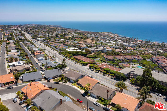 2223 Mcrae Drive, San Pedro CA: https://media.crmls.org/mediaz/eff42550-af79-4d07-be71-a7b83b8abc5b.jpg