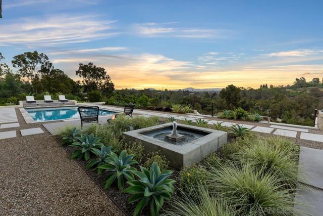 4728 El Aspecto, Rancho Santa Fe CA: https://media.crmls.org/mediaz/eff45651-8c55-4d14-82fe-efea12a03882.jpg
