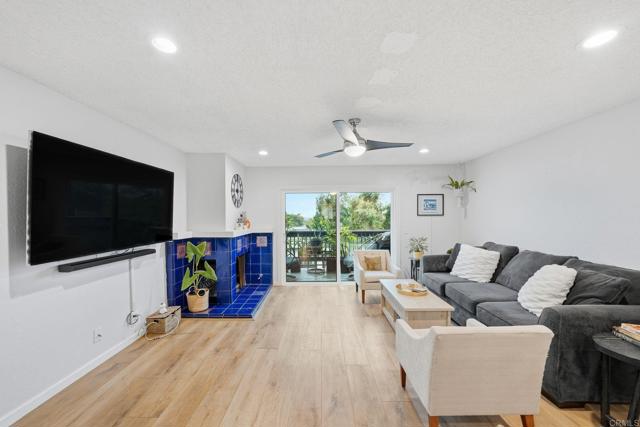 Detail Gallery Image 2 of 39 For 3711 Balboa #B,  San Diego,  CA 92117 - 2 Beds | 2 Baths