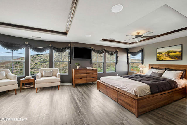 3194 Sunset Hills Boulevard, Thousand Oaks CA: https://media.crmls.org/mediaz/eff64d76-400a-4f39-b446-952f83f05546.jpg