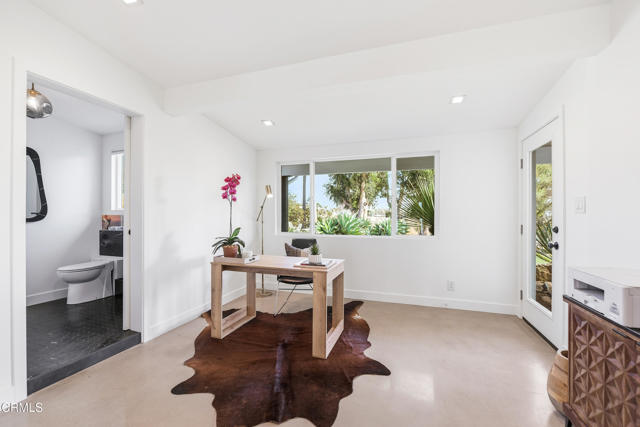 34 Vientos Road, Camarillo CA: https://media.crmls.org/mediaz/eff6cf68-09d4-4db5-8890-335c7eb62c16.jpg