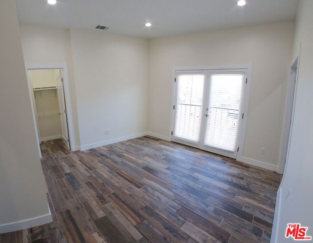 1207 W 37th Place, Los Angeles CA: https://media.crmls.org/mediaz/eff6f454-9709-42d8-b74f-ae3b478a3473.jpg