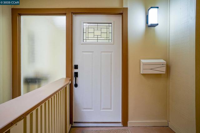 1364 Running Springs Rd, Walnut Creek CA: https://media.crmls.org/mediaz/eff7215e-0956-492d-be88-08f64d393d77.jpg
