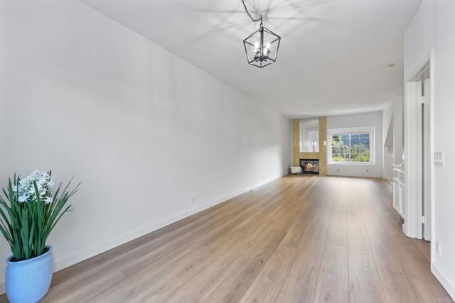 7727 Caminito Monarca, Carlsbad CA: https://media.crmls.org/mediaz/eff83fcb-08ae-4c52-804a-2cc6db548b33.jpg
