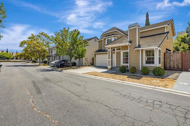 952 Coventry Way, Milpitas CA: https://media.crmls.org/mediaz/eff85928-fe44-4be2-a28f-97c187ed79c0.jpg