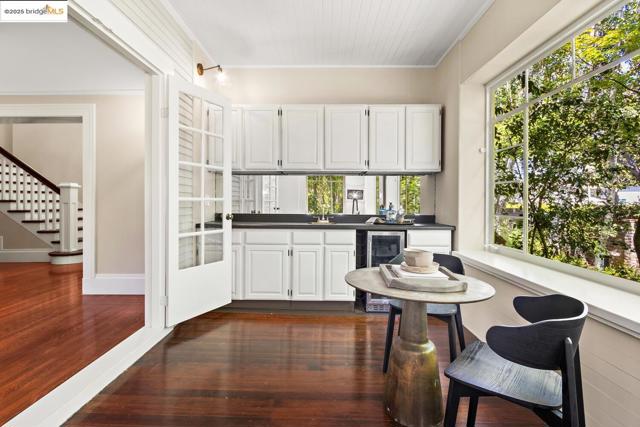 765 University Ave, Palo Alto CA: https://media.crmls.org/mediaz/eff875fd-a0a0-45db-bde4-37b666dfc796.jpg
