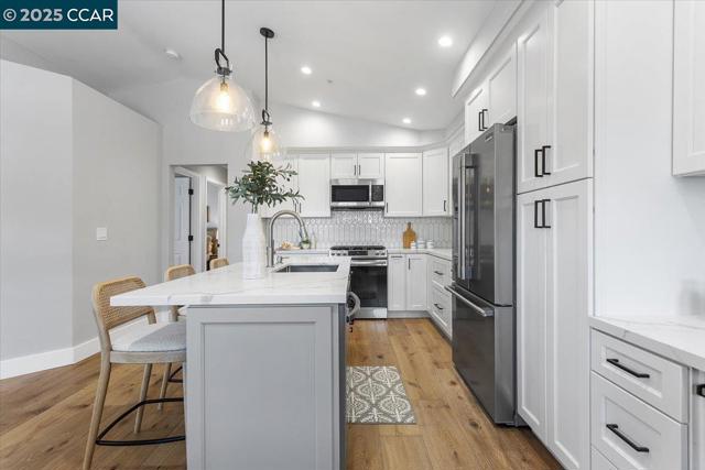 1310 Sutter Creek Ln, San Ramon CA: https://media.crmls.org/mediaz/eff8c30f-d1ef-43e0-80d3-e82d246da805.jpg