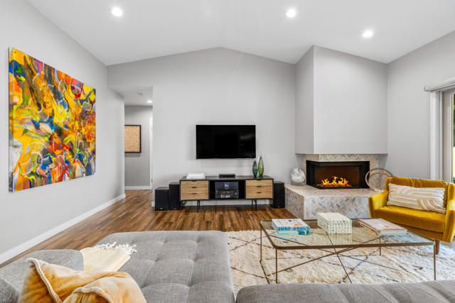35 Mission Court Court, Rancho Mirage CA: https://media.crmls.org/mediaz/eff9bb6a-e430-4271-ba4e-8440616c31d8.jpg