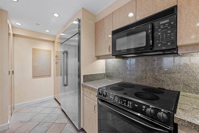 100 Harbor Drive, San Diego CA: https://media.crmls.org/mediaz/eff9fa99-9f12-4ed7-9bff-e2c104f43c07.jpg