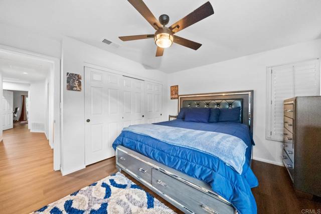15425 Vista Vicente Dr, San Diego CA: https://media.crmls.org/mediaz/effa7f81-d73f-4224-8205-0798beecd4ad.jpg