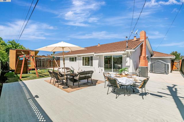 5324 Selma Ave, Fremont CA: https://media.crmls.org/mediaz/effac45b-6a7c-40ed-93c3-c6926bf0a0cd.jpg