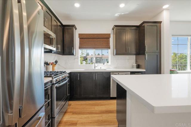 Detail Gallery Image 5 of 34 For 4366 Pacifica Way #5,  Oceanside,  CA 92056 - 4 Beds | 3/1 Baths