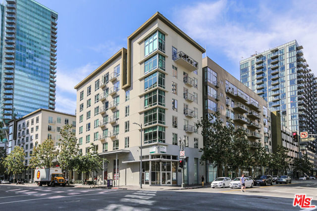 645 W 9th Street, Los Angeles CA: https://media.crmls.org/mediaz/effb64dc-f125-4780-9081-685156f7667f.jpg