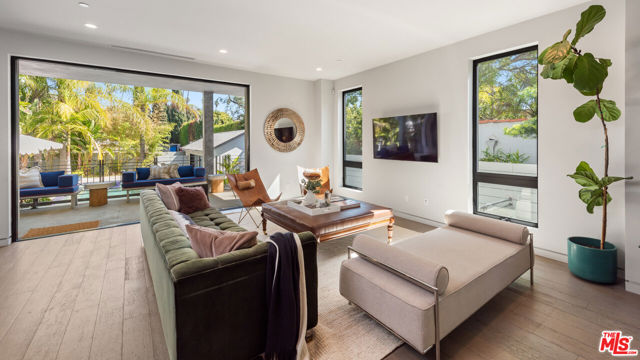 1724 N Sierra Bonita Avenue, Los Angeles CA: https://media.crmls.org/mediaz/effb735b-2ff2-4996-852b-feb7e98da5b3.jpg