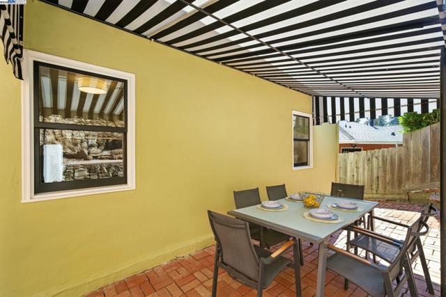 3357 Jordan Rd, Oakland CA: https://media.crmls.org/mediaz/effb7744-3979-4754-859a-89a575f1f2f7.jpg
