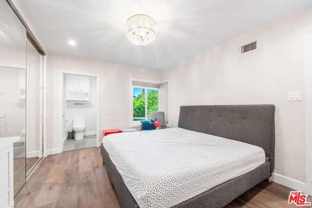 14034 Valerio Street, Van Nuys CA: https://media.crmls.org/mediaz/effbb3ec-3c07-40c6-9c4f-76b90e83e419.jpg