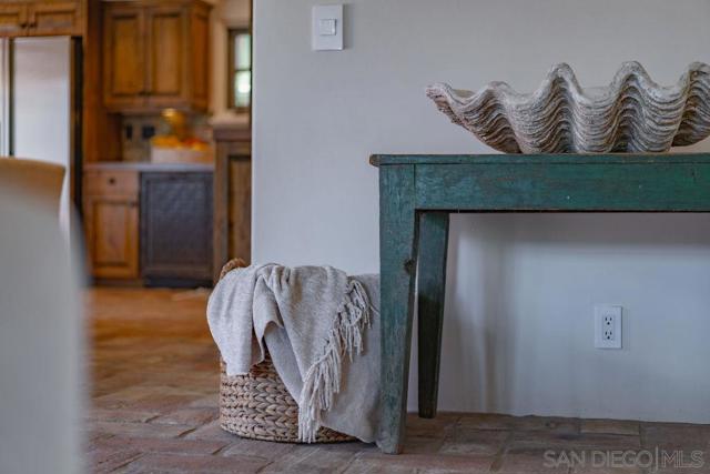 17116 Paseo Hermosa, Rancho Santa Fe CA: https://media.crmls.org/mediaz/effcbd3c-7ec4-4ecb-ac7f-fca4b3d9f41e.jpg