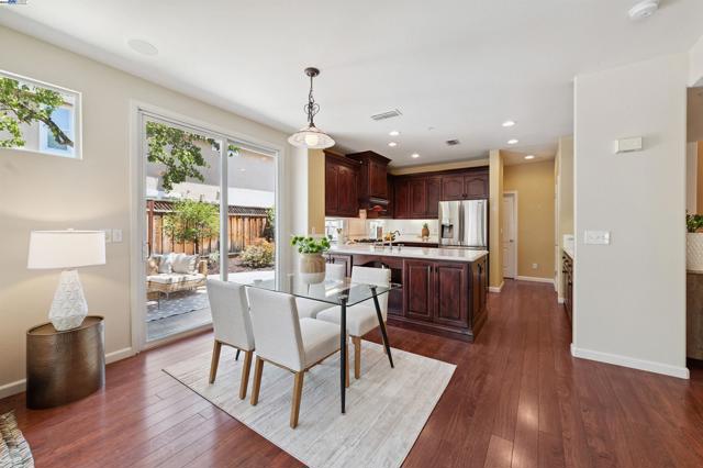 3582 Ridgecrest Way, Livermore CA: https://media.crmls.org/mediaz/effcda52-bab1-4e40-835e-1ed5efd1a19c.jpg