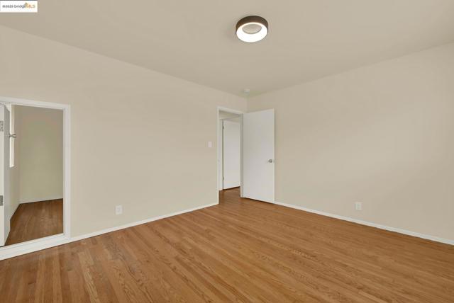 2524 Parker Ave, Oakland CA: https://media.crmls.org/mediaz/effd1939-f8b8-4499-8a21-2ac88c22eedd.jpg