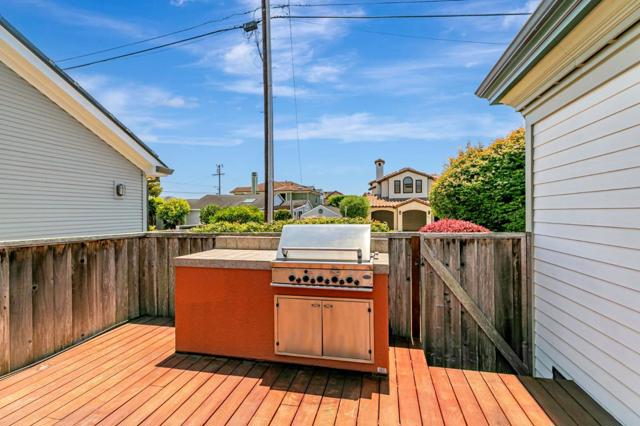5005 Emerald Street, Capitola CA: https://media.crmls.org/mediaz/effda475-a404-457c-aca0-984eb7eb623a.jpg