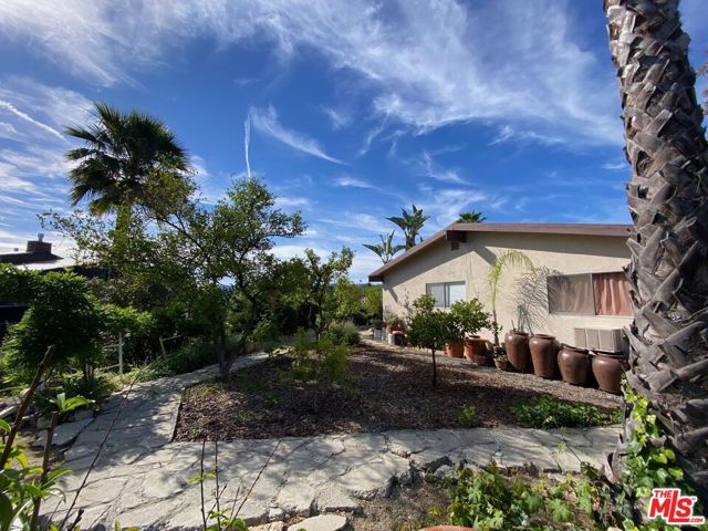 16840 Oak View Drive, Encino CA: https://media.crmls.org/mediaz/effdce18-ba67-4652-8939-a04594a52f44.jpg