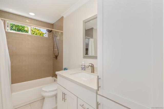 5655 Lone Star Dr, San Diego CA: https://media.crmls.org/mediaz/effe036d-cf78-4a42-b535-8f473dc91785.jpg