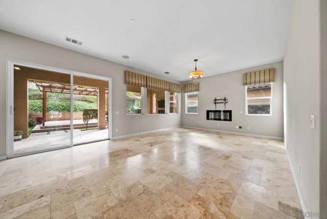 1797 Santa Christina Ave, Chula Vista CA: https://media.crmls.org/mediaz/effe0ad0-c694-42d3-bc94-22faa08efa95.jpg