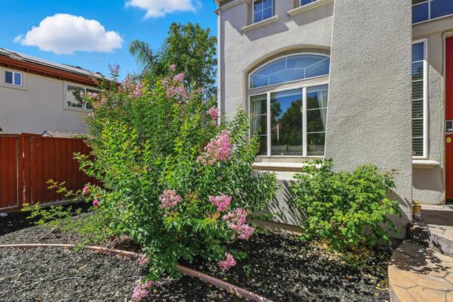 553 Lower Vintners Circle, Fremont CA: https://media.crmls.org/mediaz/effe61b4-e355-4e27-add1-a78df303ea5c.jpg