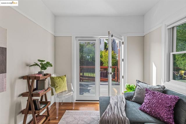 61 Wildwood Ave, Piedmont CA: https://media.crmls.org/mediaz/effe6aa2-cead-44a5-90a5-a257754bcc3d.jpg