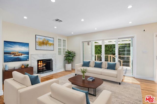 2376 Dewey Street, Santa Monica CA: https://media.crmls.org/mediaz/efffc2fb-b7e6-42dd-8e90-7d79f7ff2c53.jpg