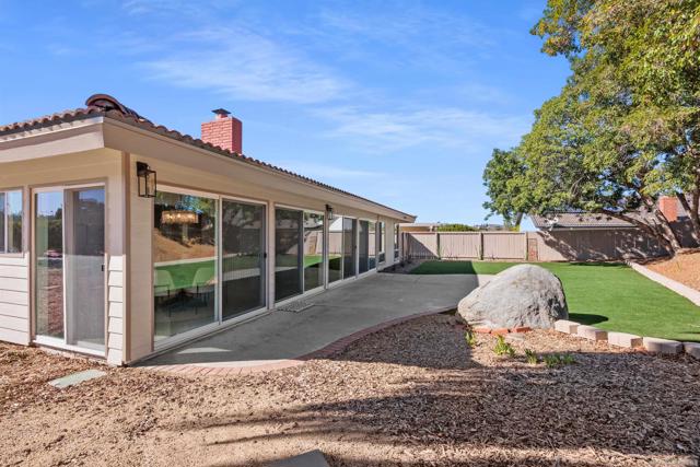 17111 Prado Pl, San Diego CA: https://media.crmls.org/mediaz/efffcab3-3e6c-4ca9-9ff7-6c8c9e85bb7e.jpg