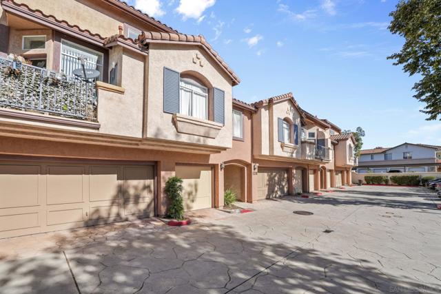 11378 Via Rancho San Diego, El Cajon CA: https://media.crmls.org/mediaz/f00013f4-0d7c-4aca-bd77-721563499e41.jpg