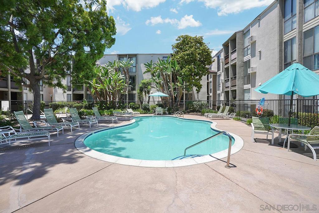 https://media.crmls.org/mediaz/f0001a82-8669-45d0-9b7f-dc54b4527867.jpg?preset=X-Large