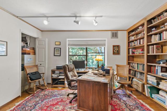 11027 Eastbrook Avenue, Los Altos CA: https://media.crmls.org/mediaz/f0004afa-6f95-484c-902e-e6f769794a29.jpg