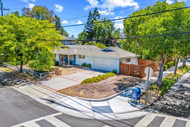 3160 Waverley Street, Palo Alto CA: https://media.crmls.org/mediaz/f0008264-7dcb-4d86-a923-7c668e843917.jpg