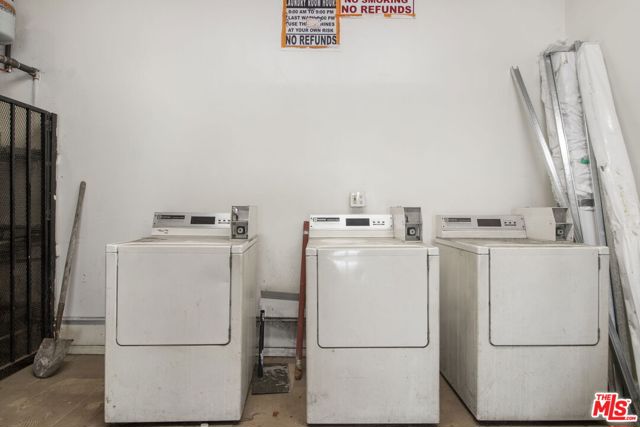 11204 S Broadway, Los Angeles CA: https://media.crmls.org/mediaz/f000b454-7d36-49f9-87ac-3bea1c8658c6.jpg