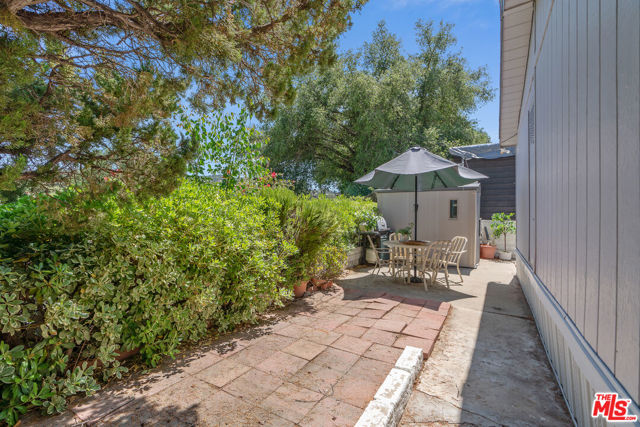 23777 Mulholland Highway, Calabasas CA: https://media.crmls.org/mediaz/f000e304-332c-4435-87d0-64b3740d53ac.jpg