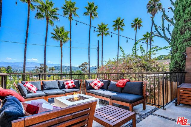 1948 Sunflower Avenue, Los Angeles CA: https://media.crmls.org/mediaz/f000e5ab-b8dd-4cd8-ab4f-70ad445cf95d.jpg