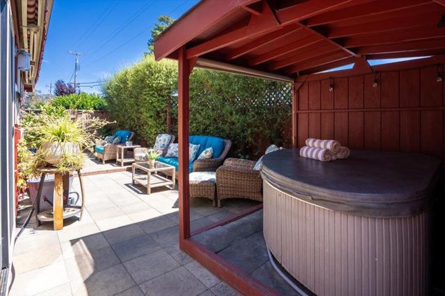 4214 Gull Cove Way, Capitola CA: https://media.crmls.org/mediaz/f000ecdf-db0c-4d74-bf83-8d45da37d561.jpg