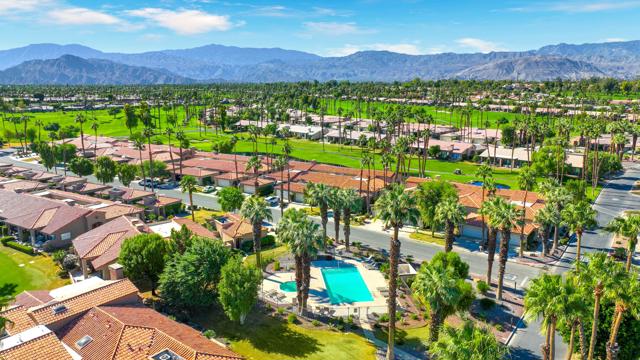 38488 Gazania Circle, Palm Desert CA: https://media.crmls.org/mediaz/f0012700-b31b-4a1f-902e-6829ba8a5335.jpg